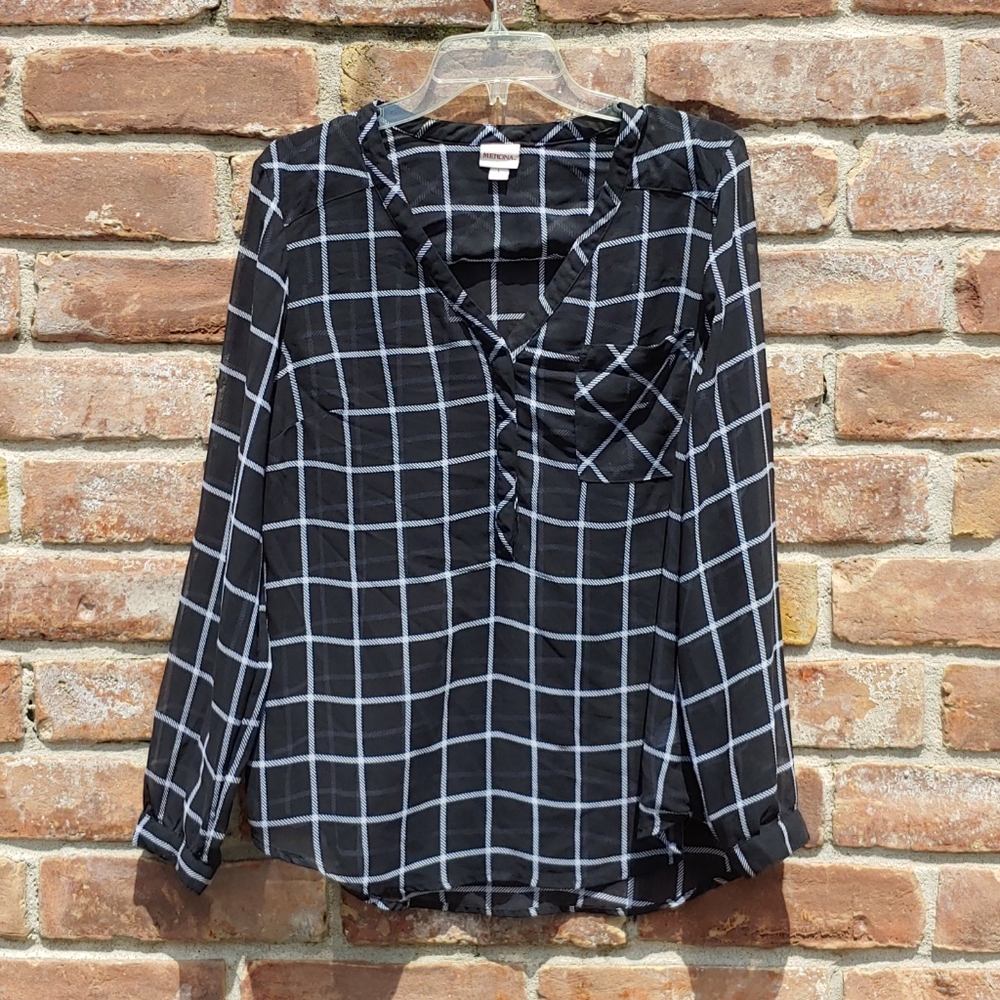 Merona black and white plad layer top